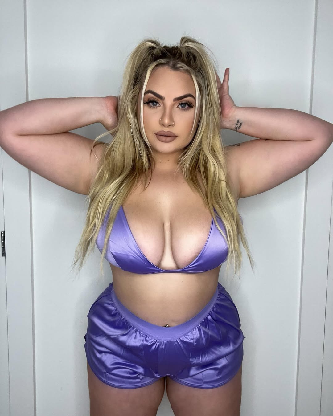 Amanda XO - Free nude pics, galleries & more at Babepedia