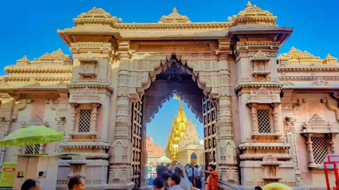 ganga_dwar_gateway_of_corridor_of_kashi_vishwanath_temple_varanasi काशी विश्वनाथ मंदिर का स्वर्ण शिखर और मुख्य द्वार