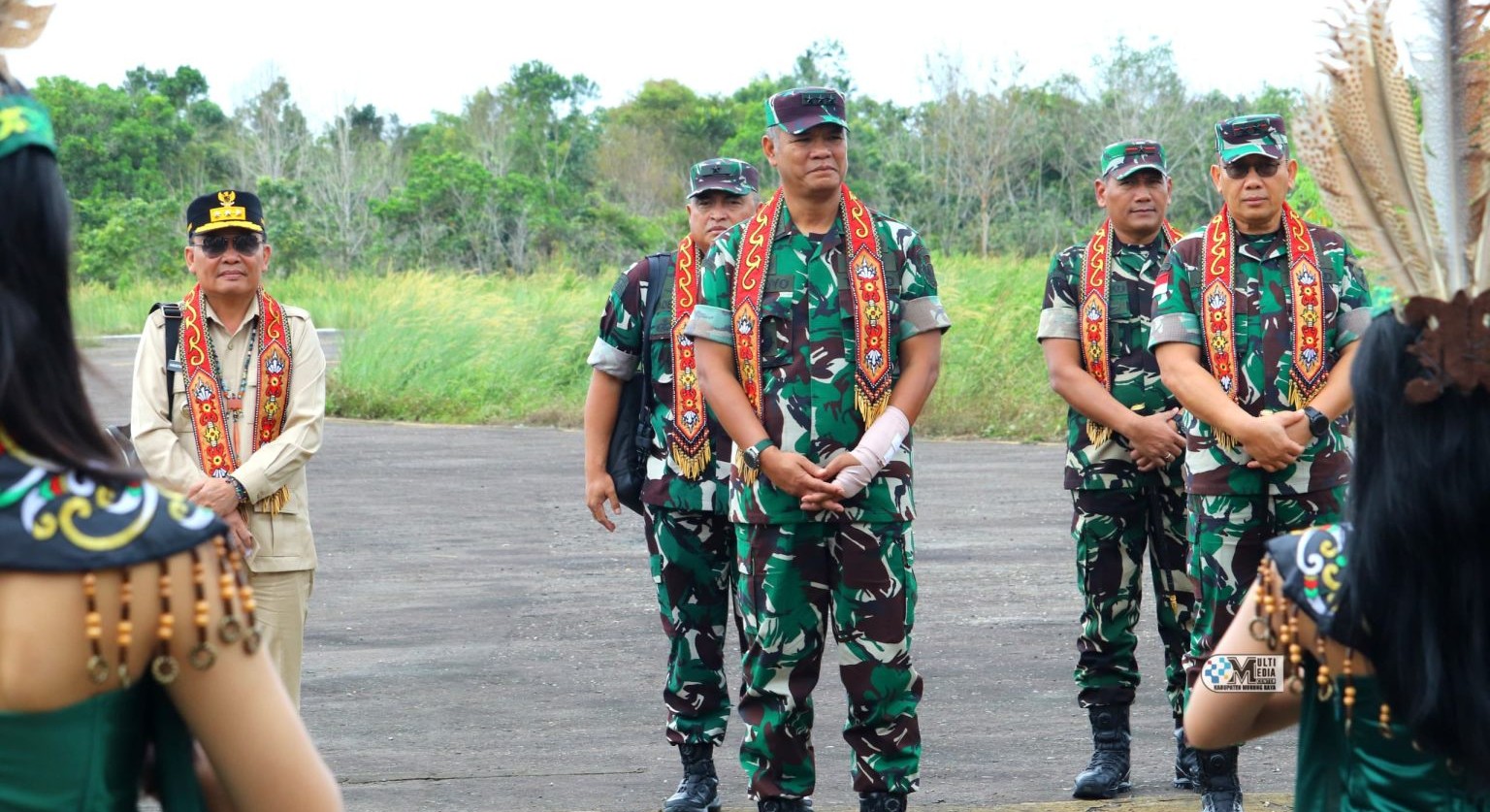 Bupati Murung Raya Sambut Kunker Wakasad dengan Tradisi Adat Dayak