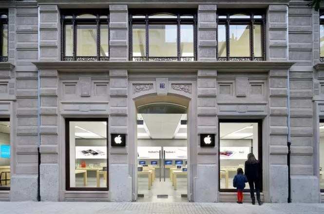 iPhone izgorio u čak 2 Apple Storea - Naslovna
