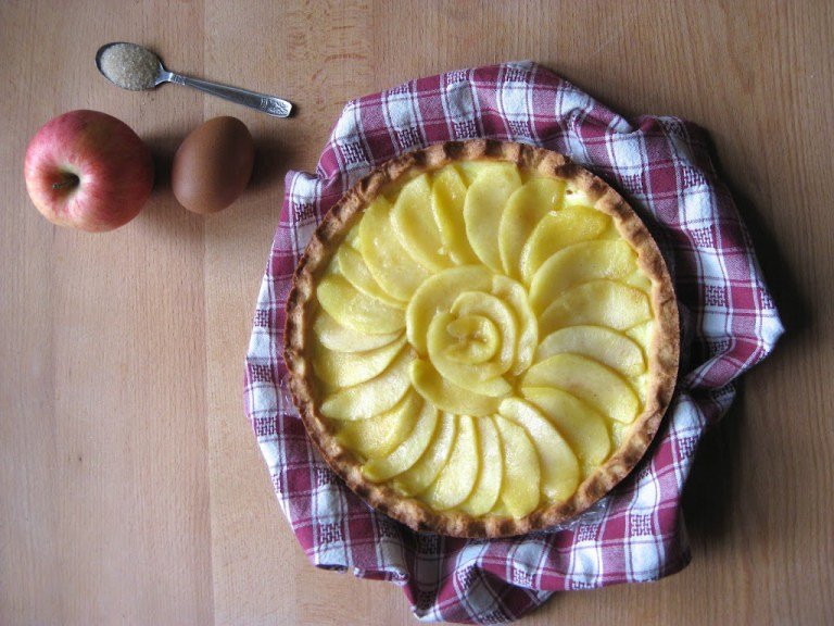 Crostata di mele e crema