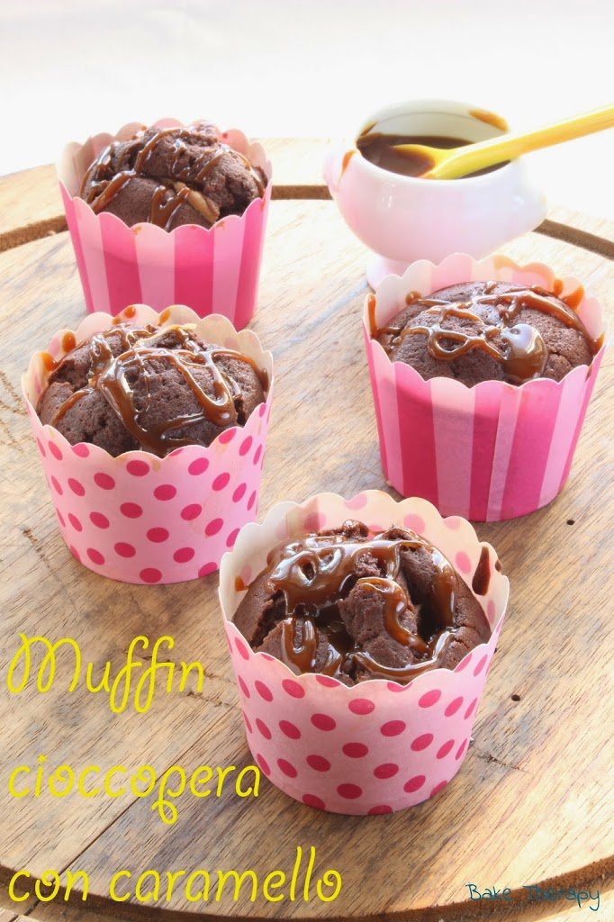 Muffin al cioccolato, pera e caramello