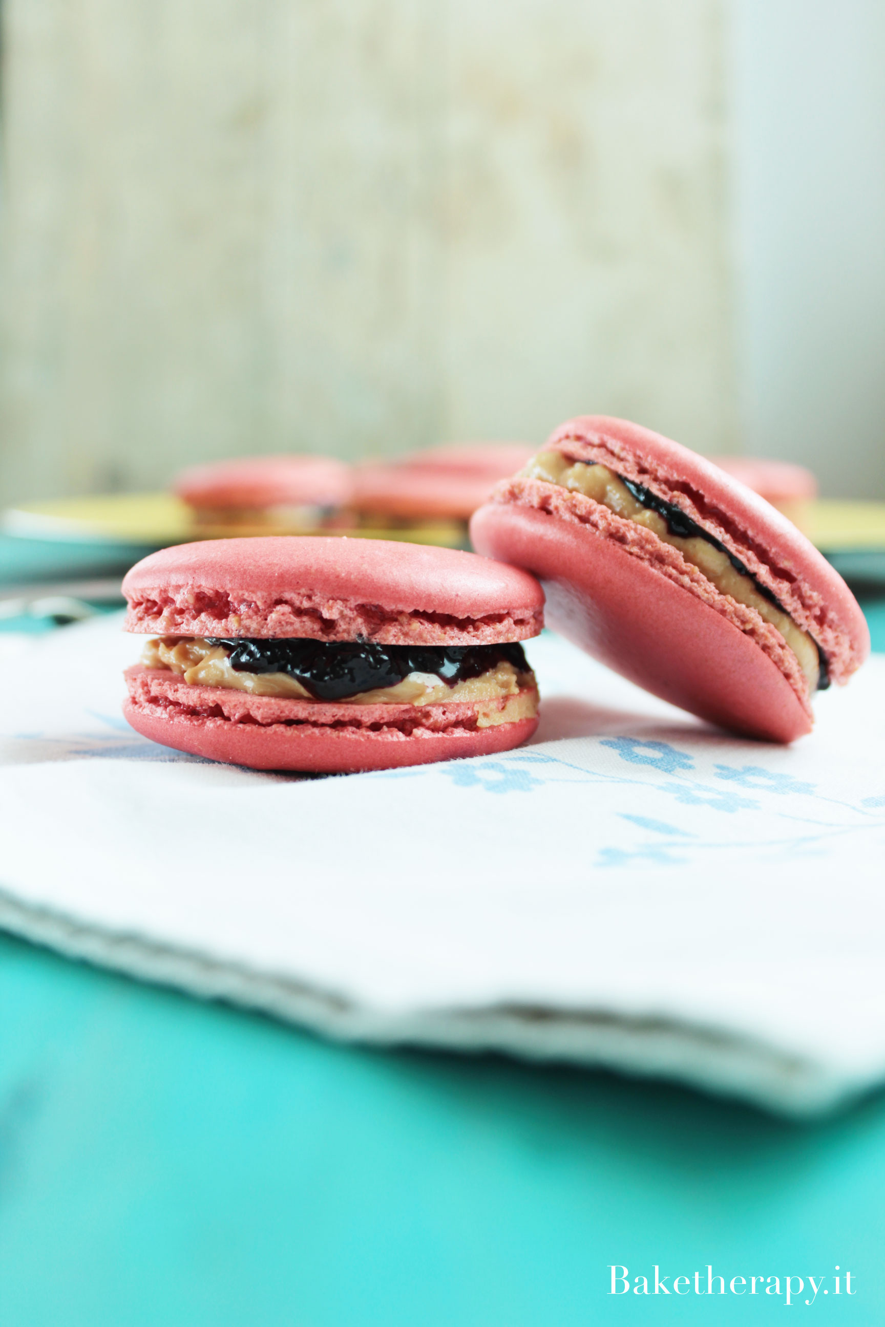 Macaron Peanut butter & jelly