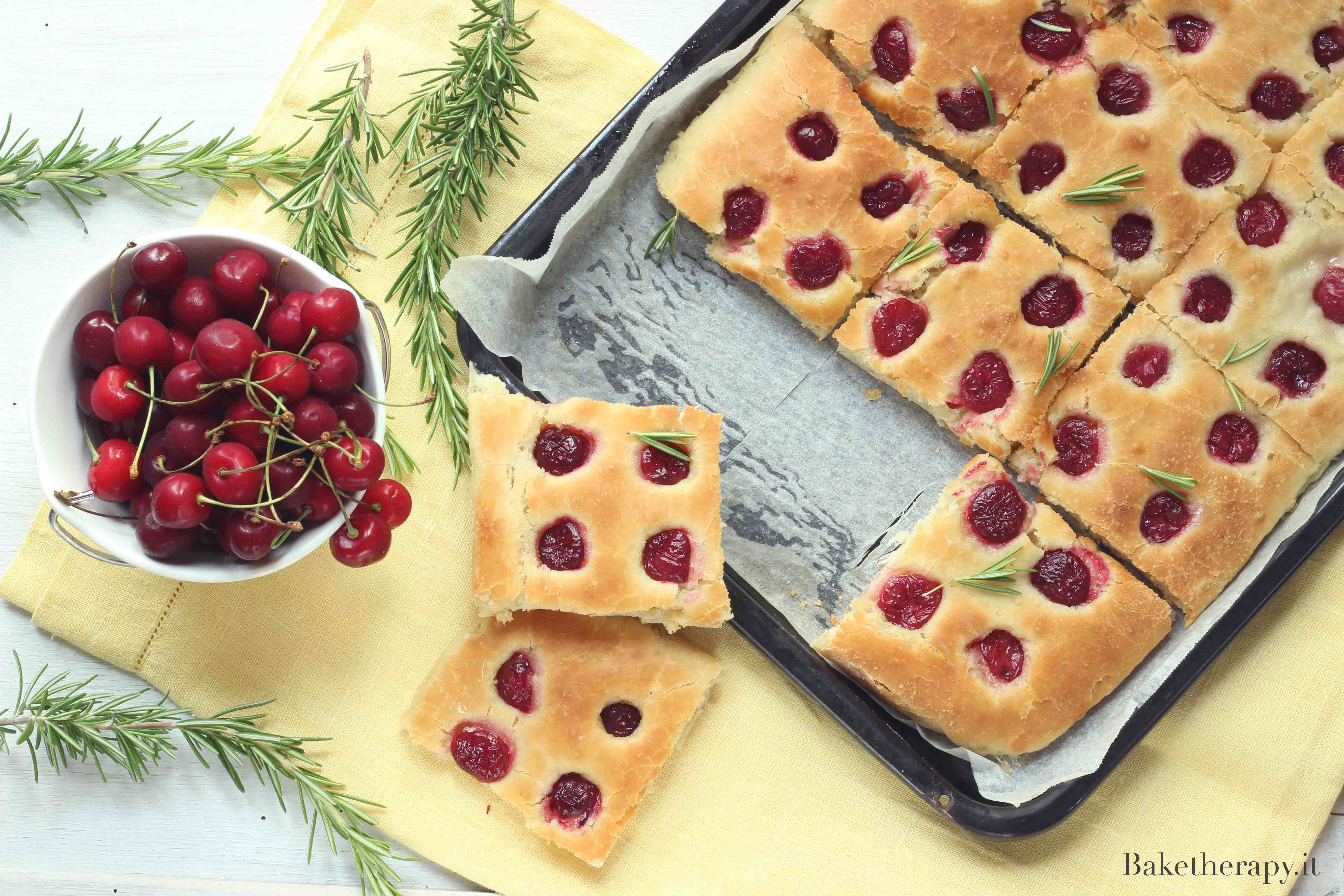 Focaccia di ciliegie