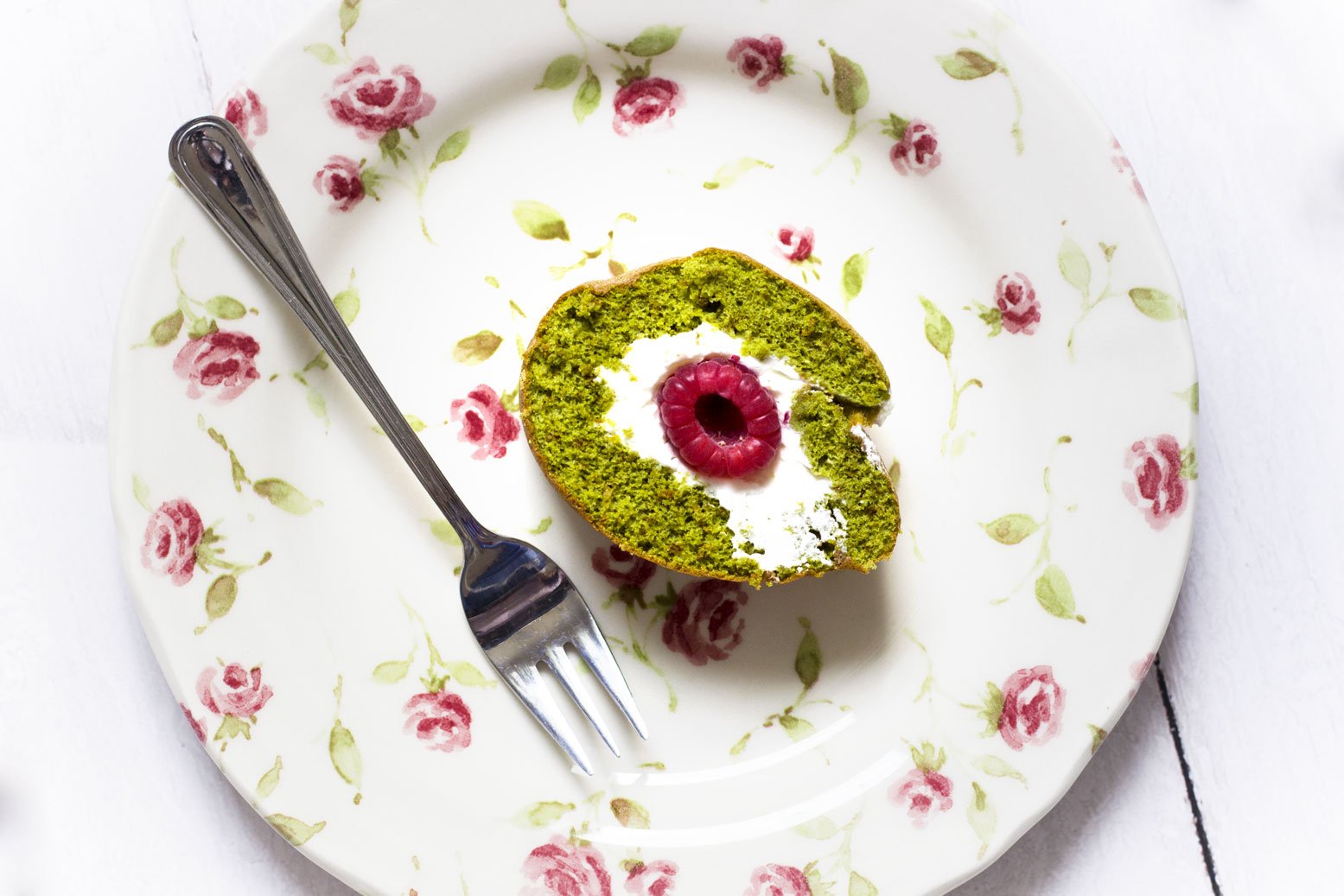 Rotolo al Matcha e lamponi