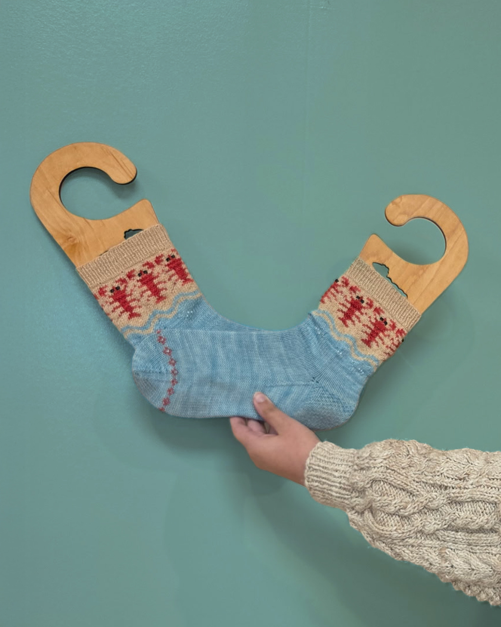 Chausettes Homarde Lobster Socks, designed by Lysandre Hourdin, stash yarn