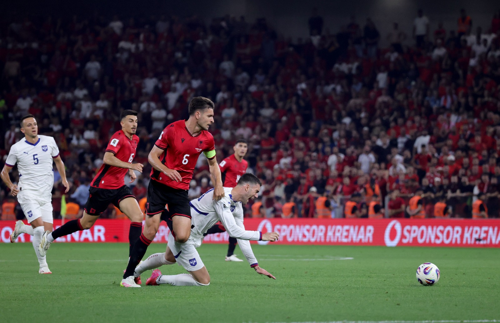 Dy oficerë sigurie në Leskovc, FIFA me “sytë” tek Serbi-Shqipëri