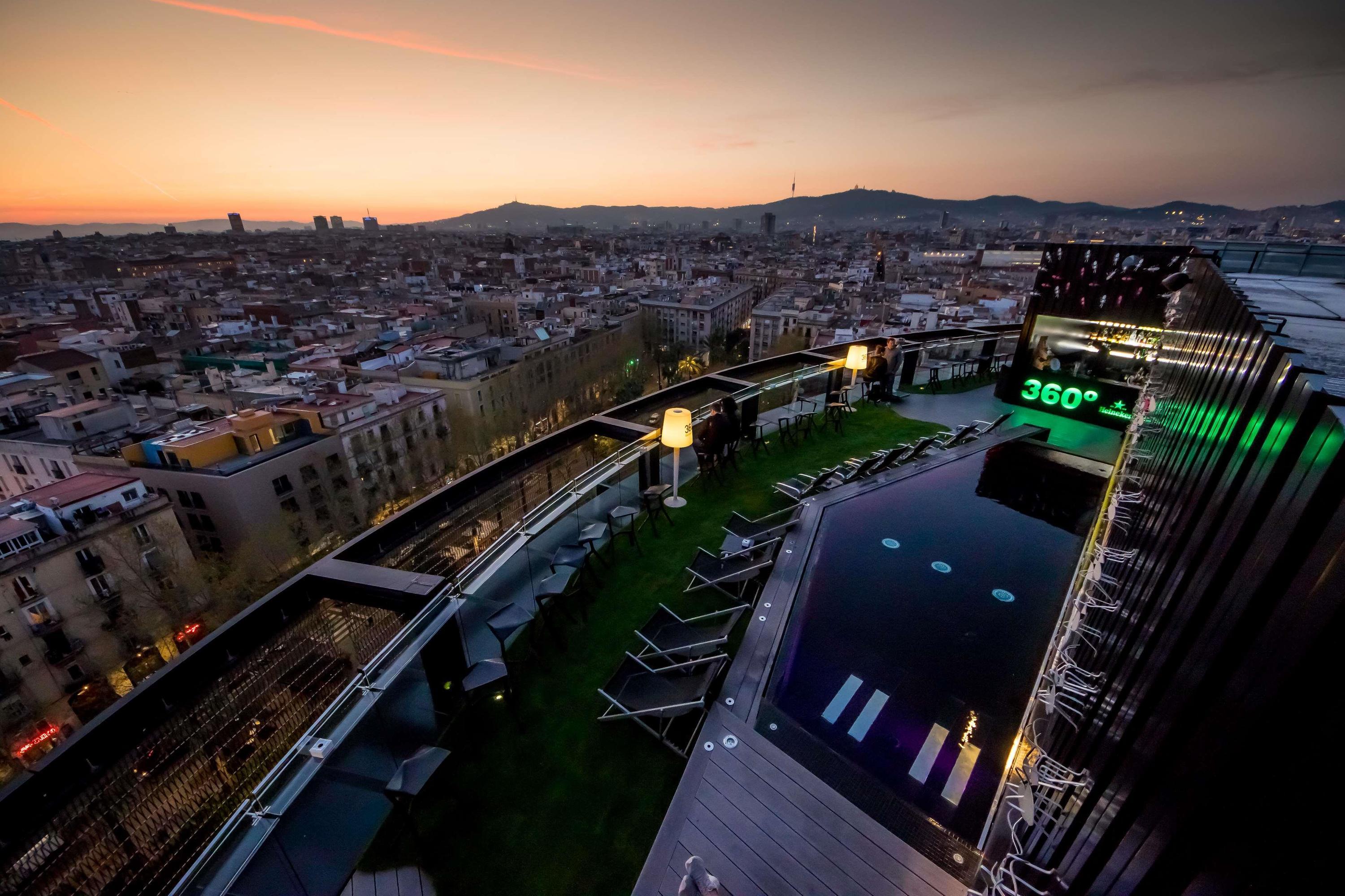 Browse photos from apartments and houses from across the country and see how people decorate and live in their spaces. Best Rooftops Rooftop Bars In Barcelona 2021 Guide