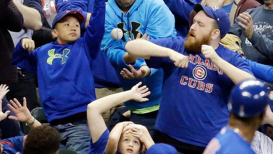 Corte: mujer golpeada por un foul en Wrigley Field puede proceder con una demanda contra MLB…