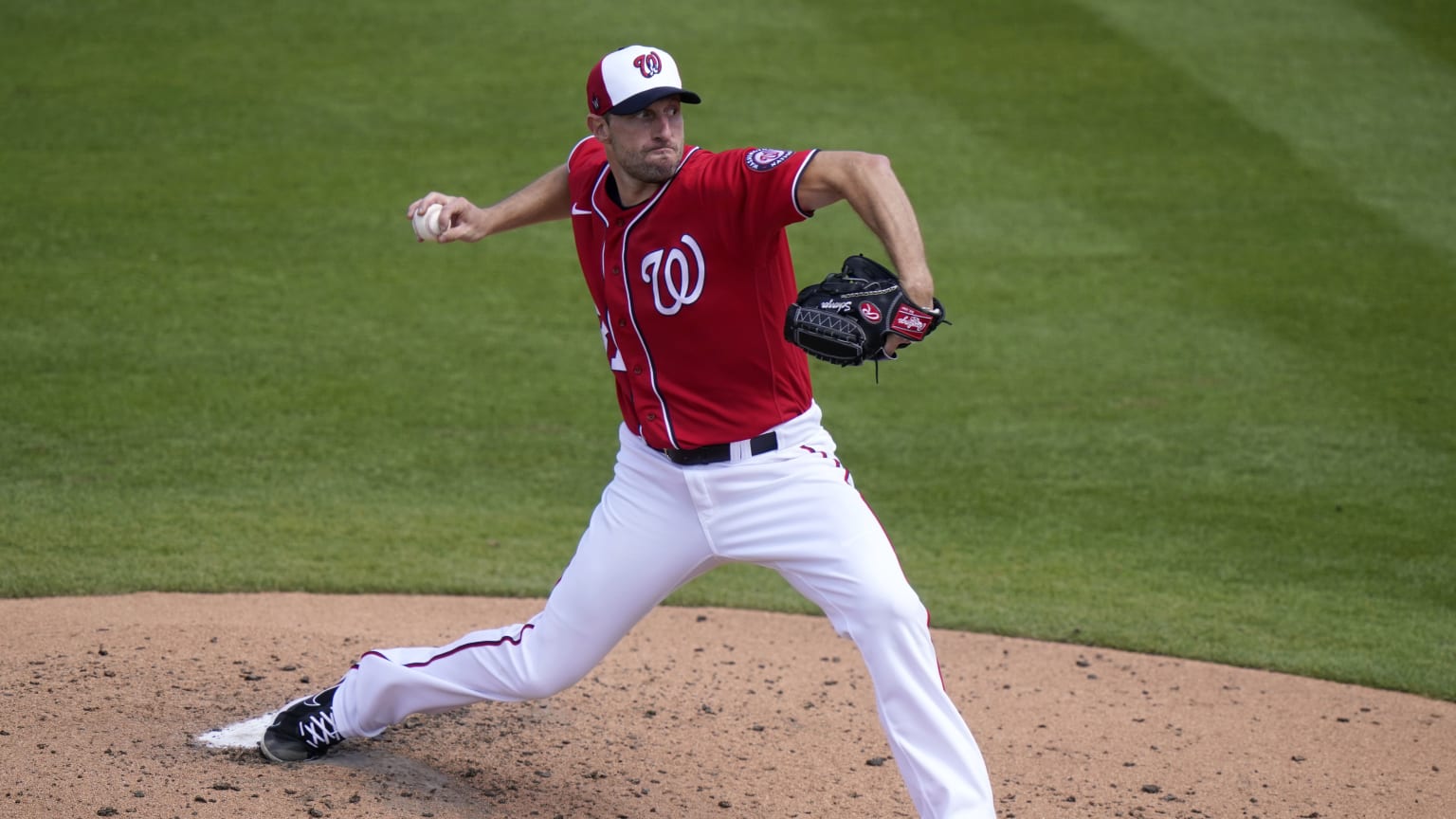 Scherzer domina con tres entradas perfectas…