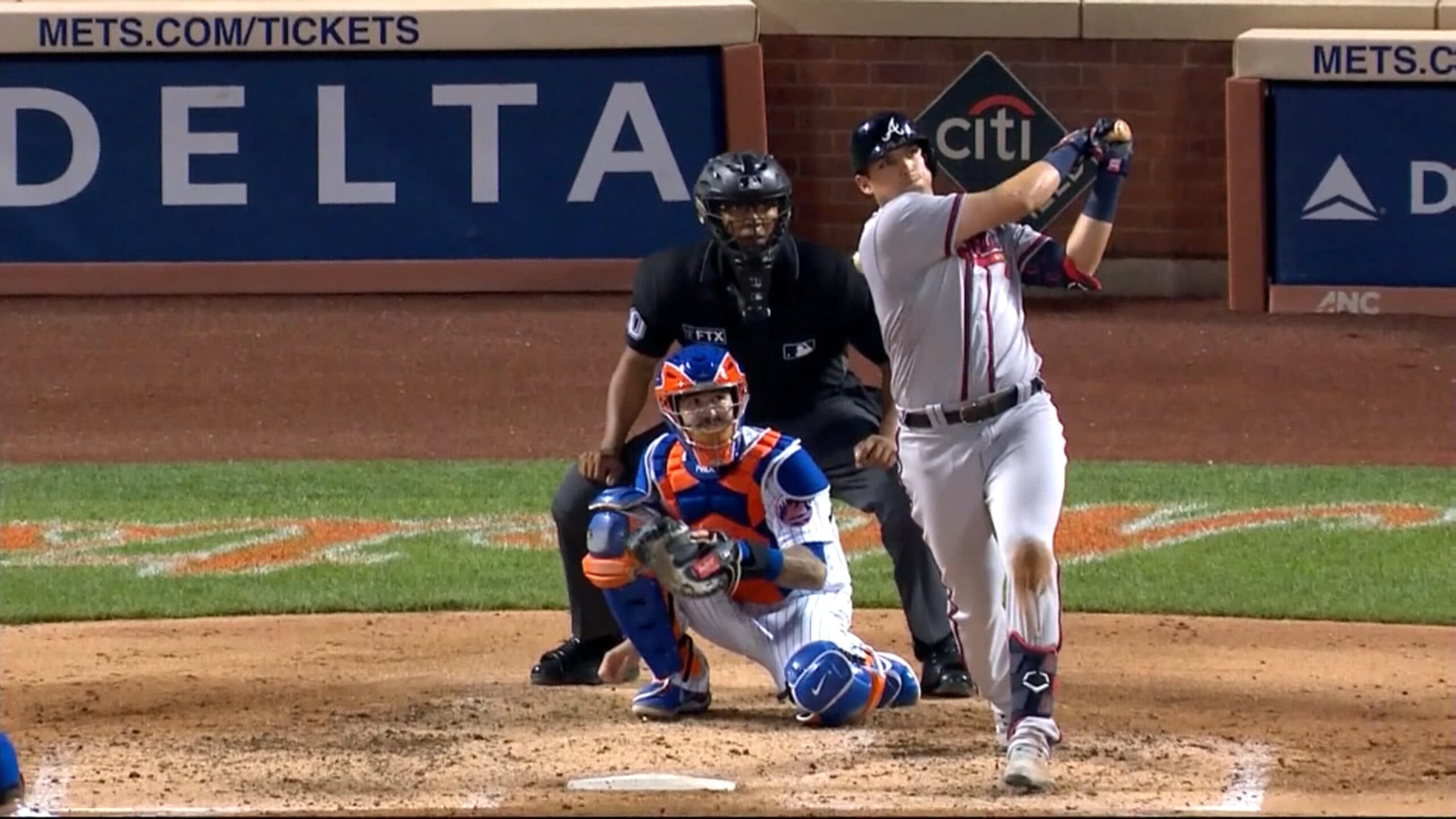 Riley, Bravos se dieron vuelo contra los Mets…