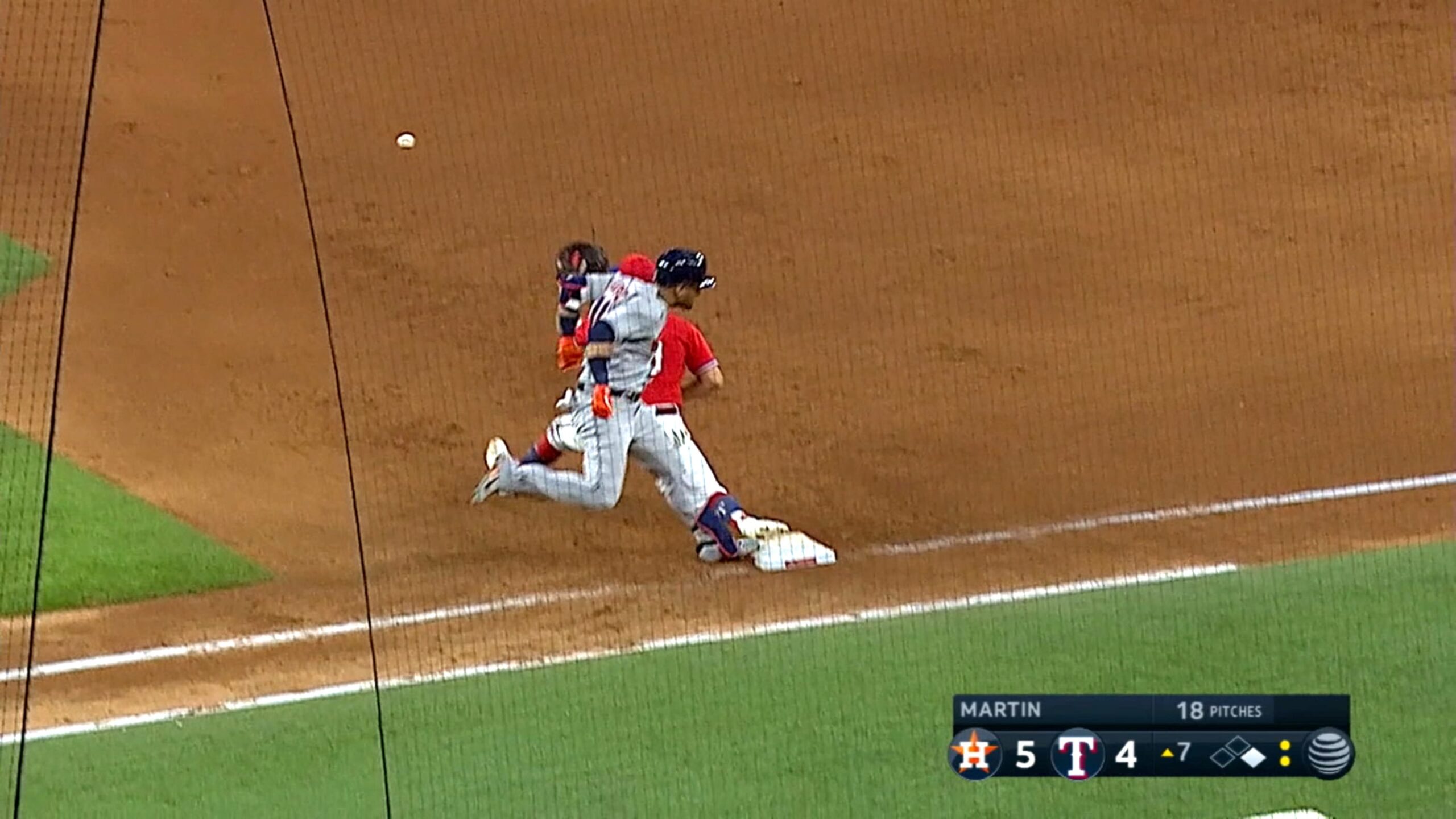 Astros anotan 5 en la 7ma y ganan a Rangers…