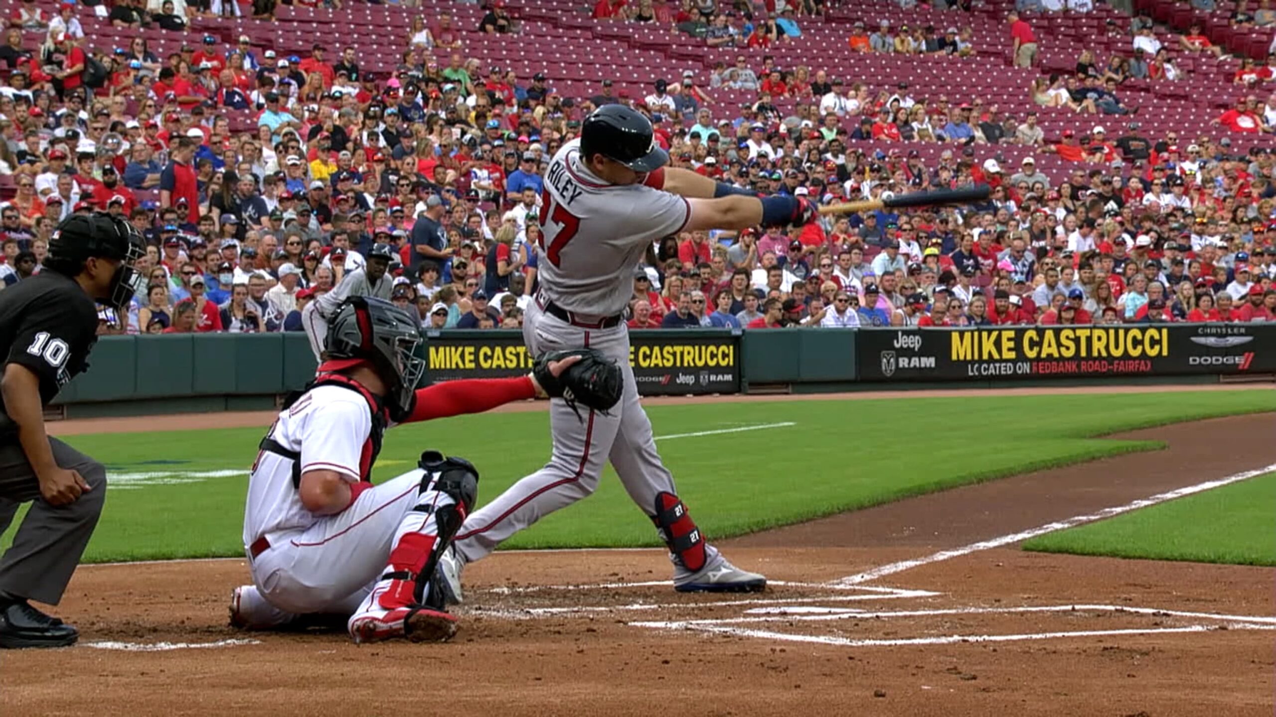 Bravos tunden a Rojos con HR de Swanson y Riley…