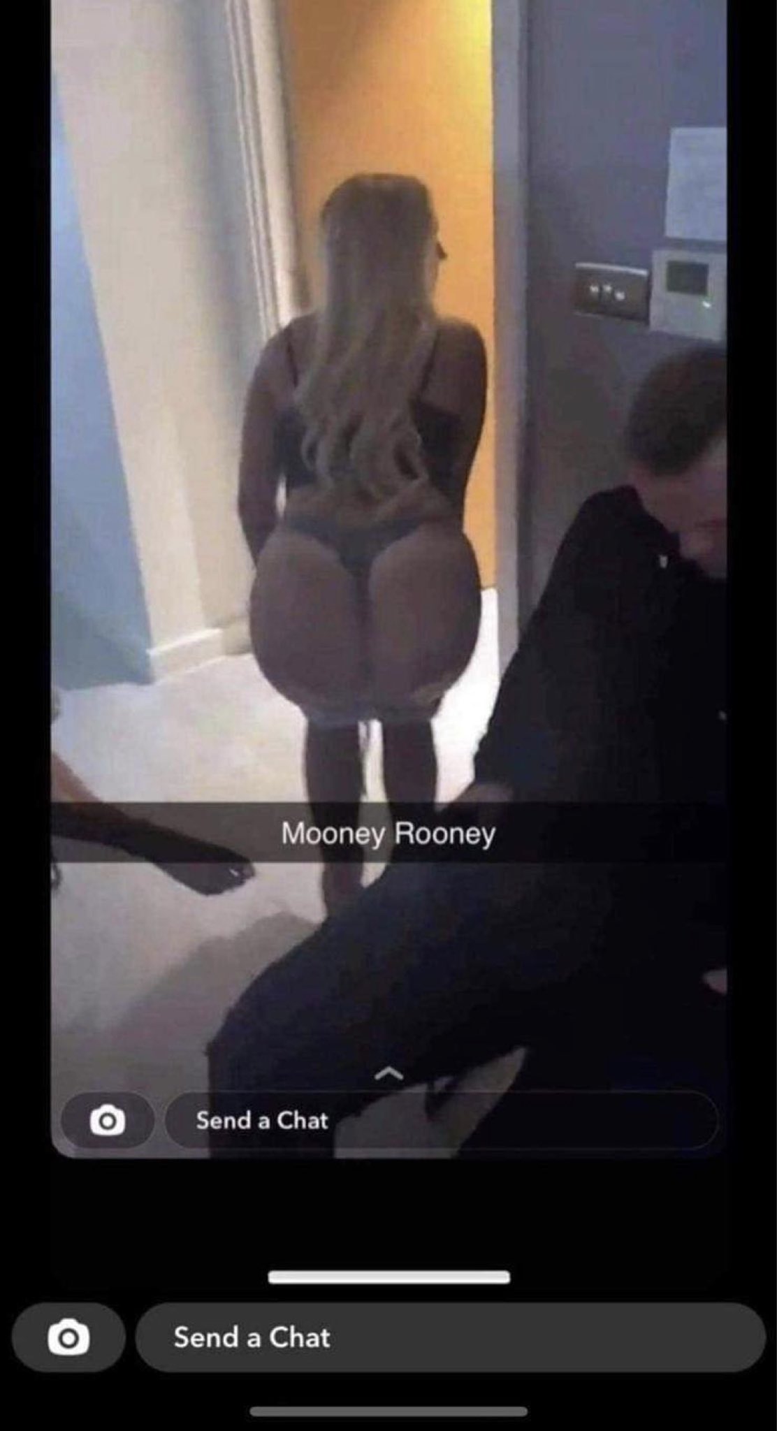 26 421 950 · обсуждают: Wayne Rooney complains to police over raunchy hotel room snaps