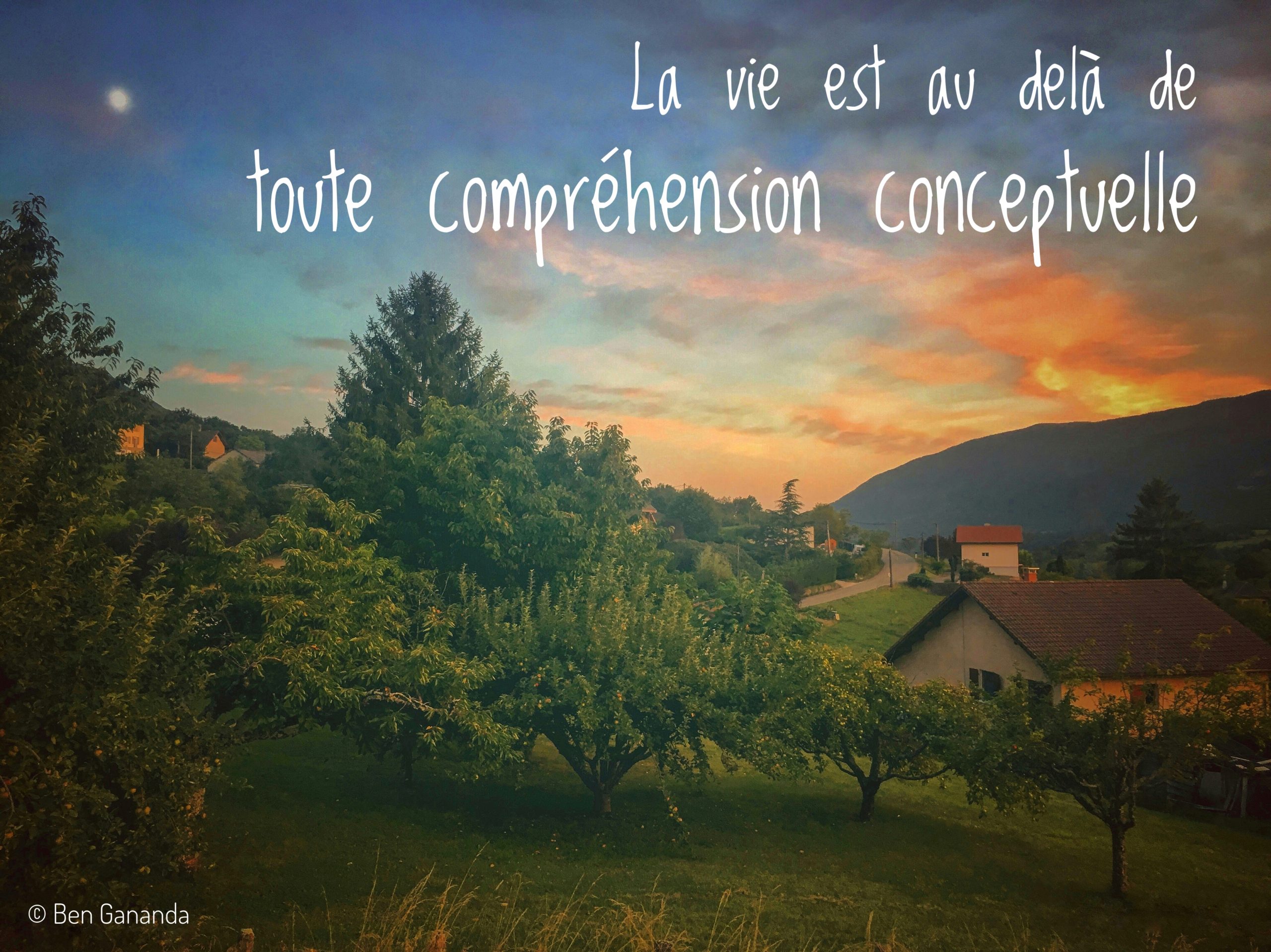coucher de soleil sur une montagne