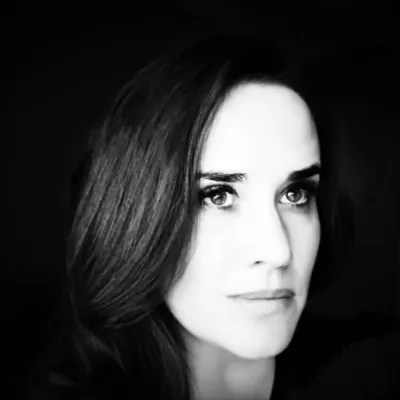 Author Photo - Amy Harmon