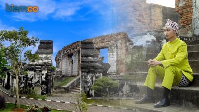 Pengunjung menikmati wisata di Keraton Kaibon, spot foto gratis dan bersejarah di Kota Serang.