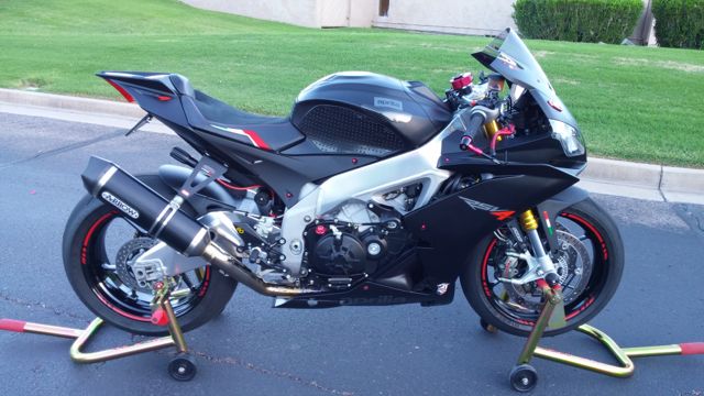 2014 Aprilia RSV4 R | Bike-urious
