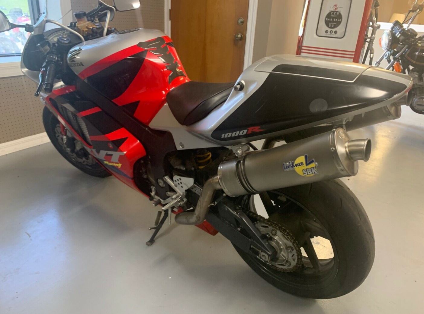 No Reserve – 2001 Honda RC51 | Bike-urious