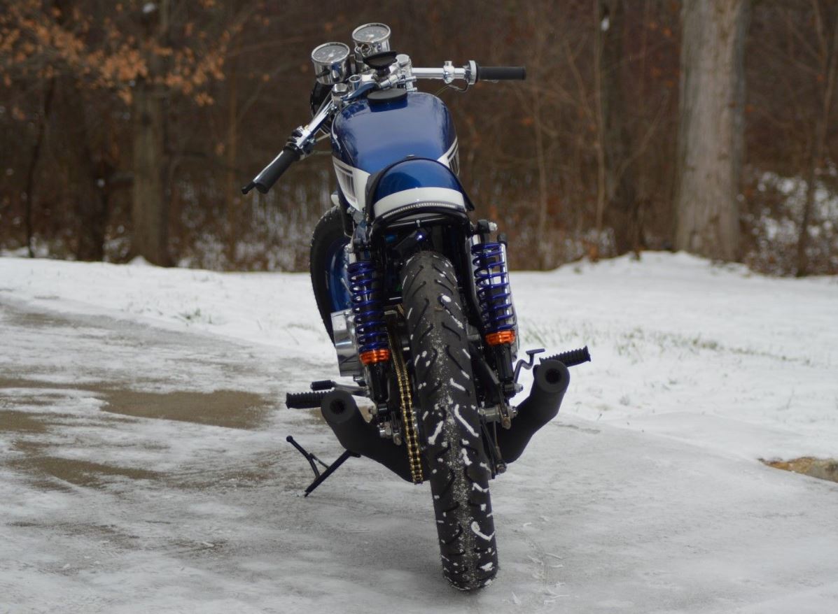 Cafe'd Smoker – 1972 Yamaha R5 Custom | Bike-urious