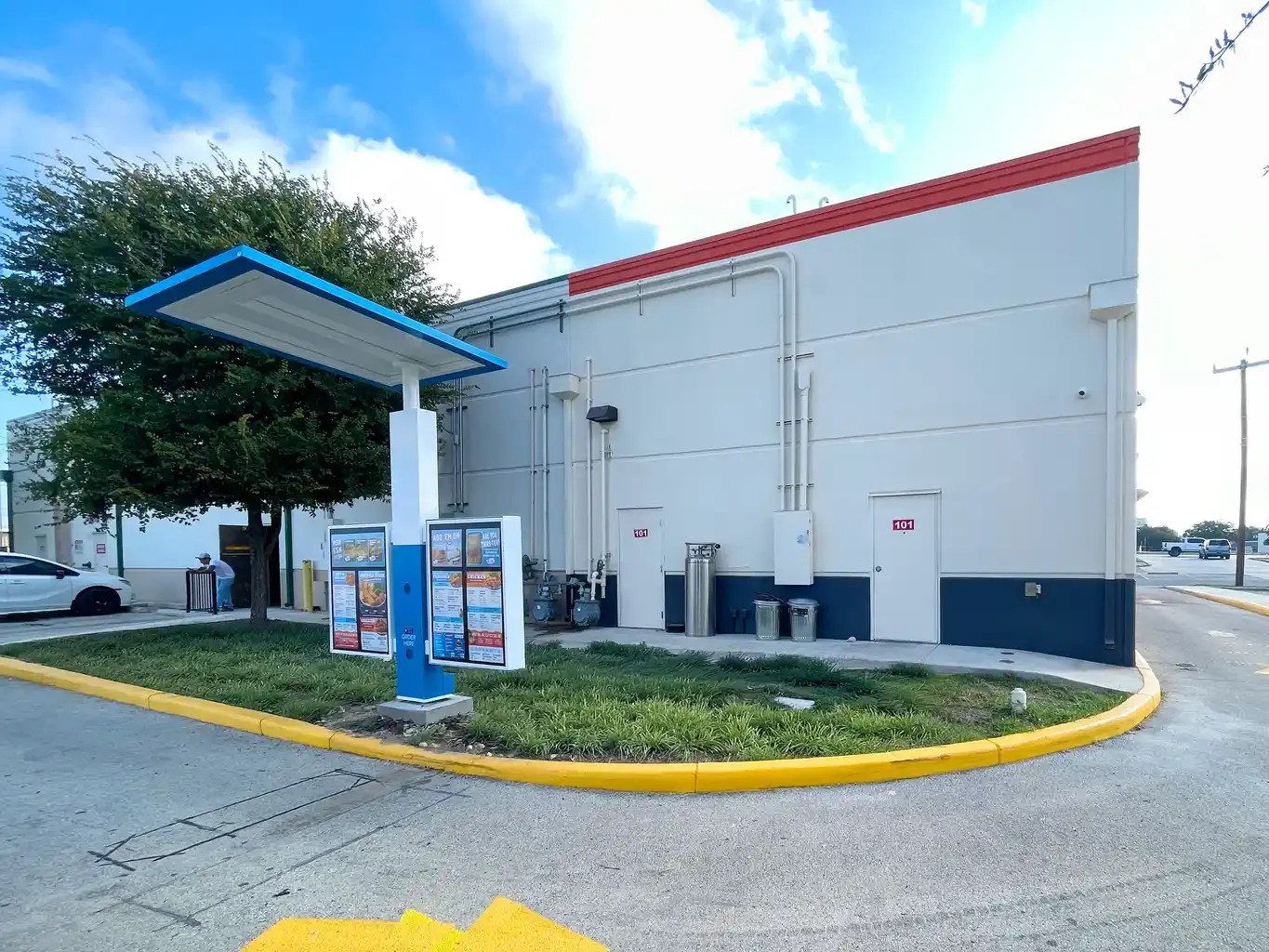 Captain D's Targets European Franchise Growth Captain-Ds-New-Design-drive-thru