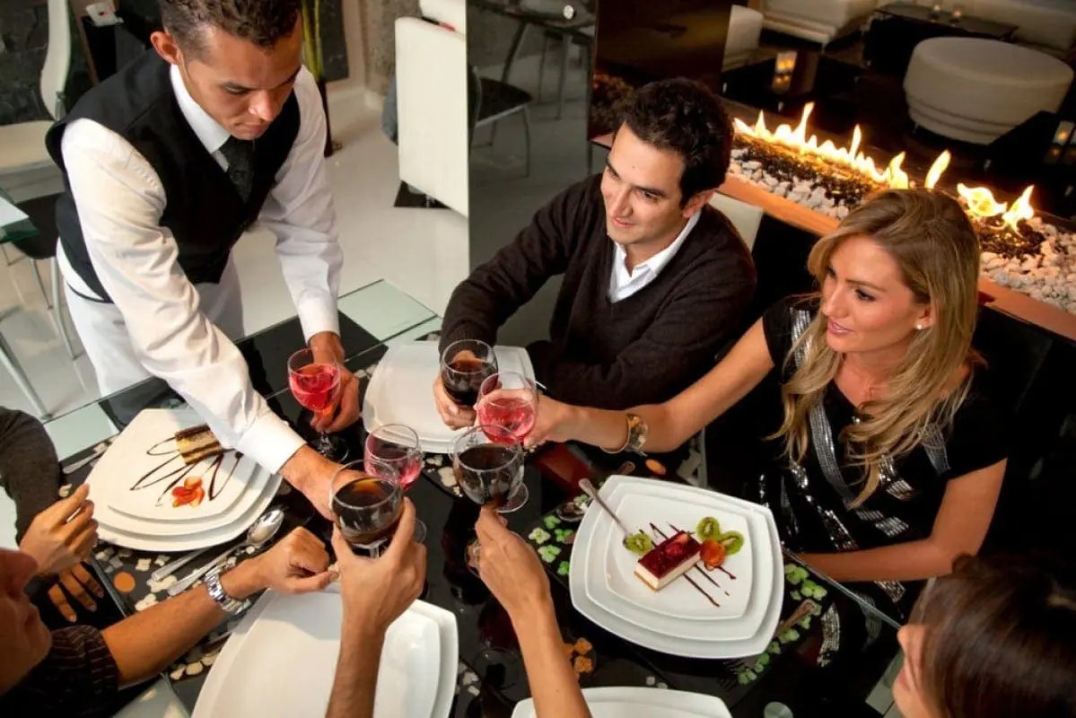 What’s the best table service model? [hint: give power to the servers