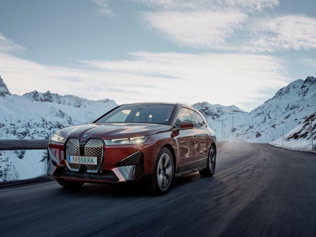 Speed test: bmw ix vs audi e-tron sportback