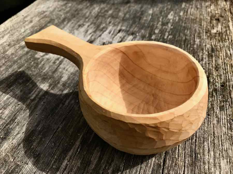 Lire la suite à propos de l’article Comment sculpter une tasse en bois ? La kuksa scandinave