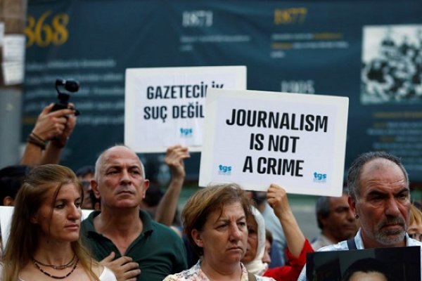 Tรผrkiye, tutuklu gazeteci rekorunu yine kaptฤฑrmadฤฑ Borsatek