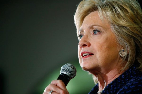 Clinton: Trump başkanlık vasıflarına sahip değil Borsatek