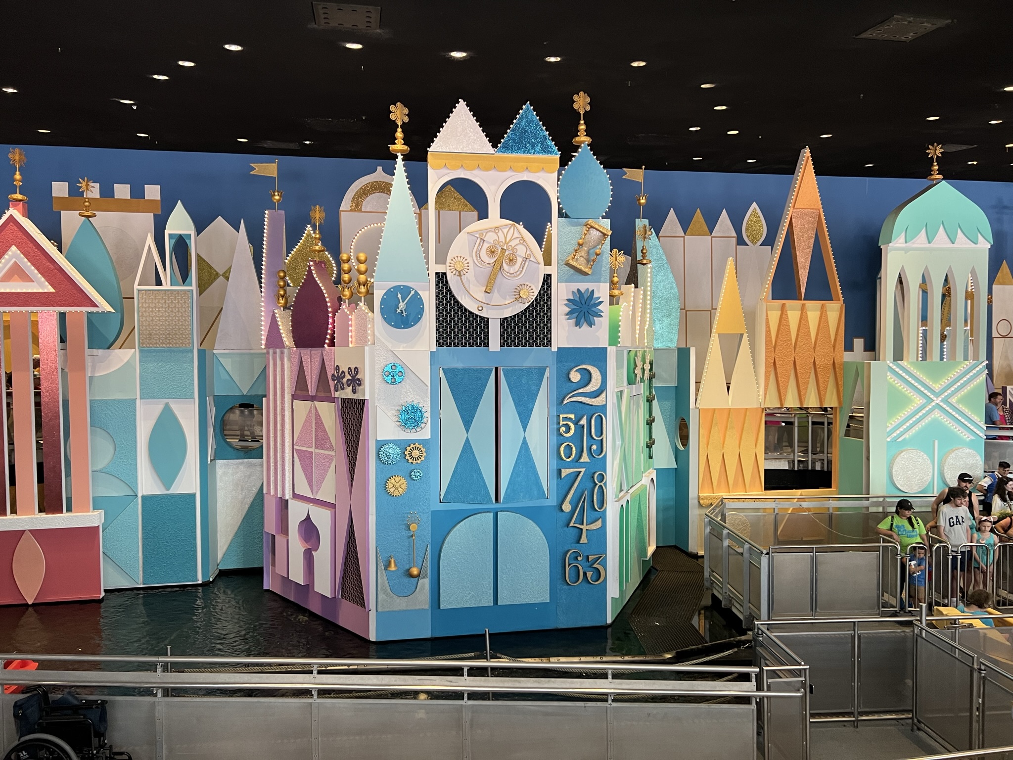 Ride Experiences – Its A Small World Ride Experience at Walt Disney World’s Magic Kingdom Theme Park