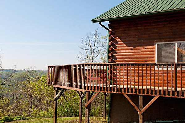 With rolling plains of cornfields, dense forests, caves, and plentiful lakes to explore, iowa is a top spot for visitors looking for a midwestern nature retreat. Compton Mountain Cabin | Buffalo National River Cabins