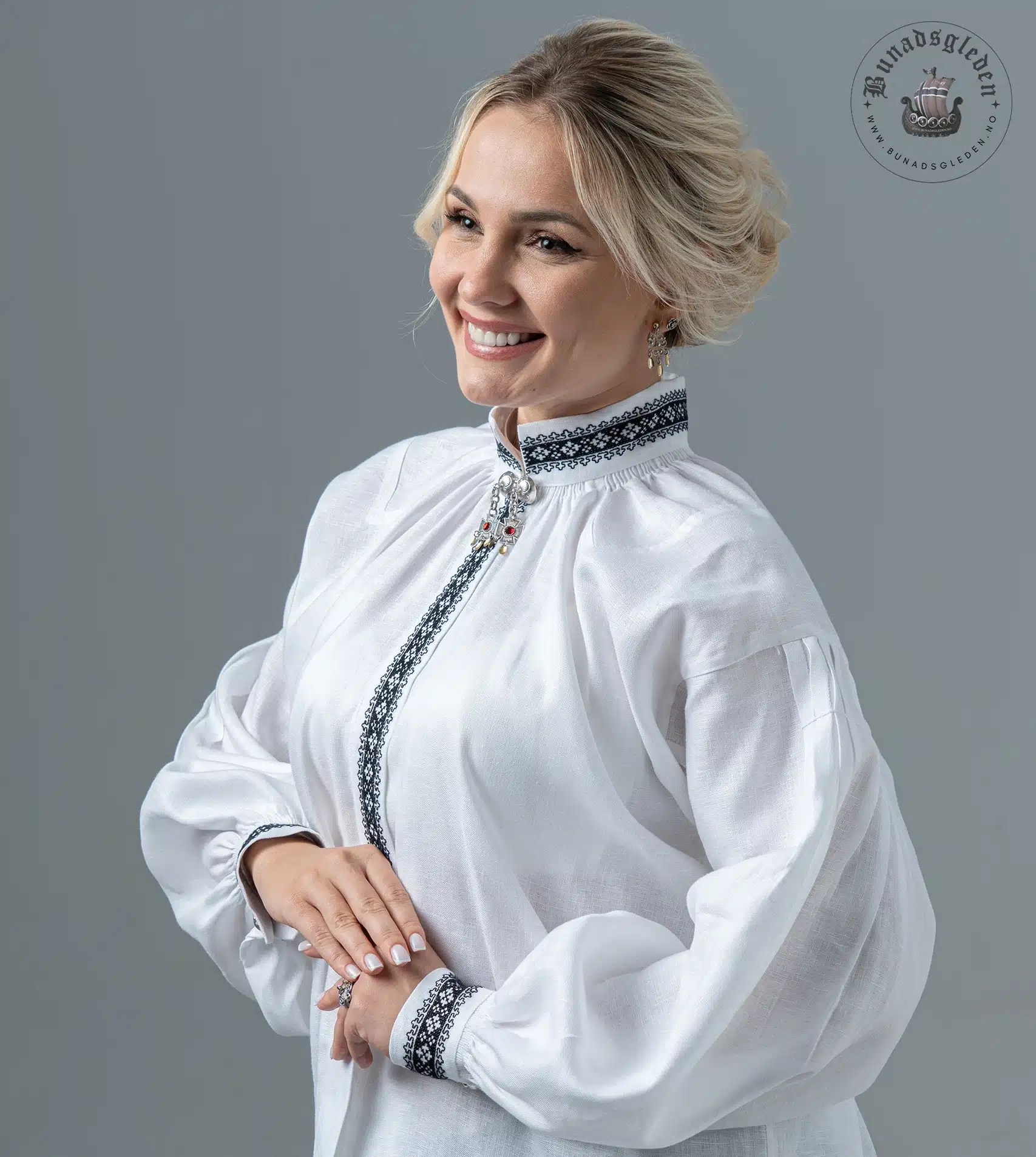 Sognebunad skjorte dame pris
