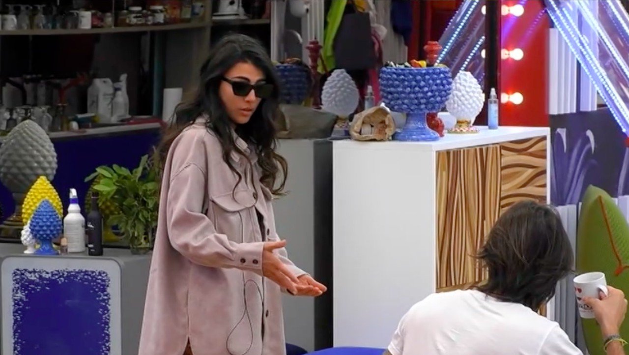 Giulia Salemi, mai senza occhiali da sole nella Casa del GF Vip: marca e  prezzo