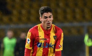 Joan Gonzalez Lecce, brutto STOP per il calciatore: «Patologia cardiaca». Il COMUNICATO del club e i dettagli