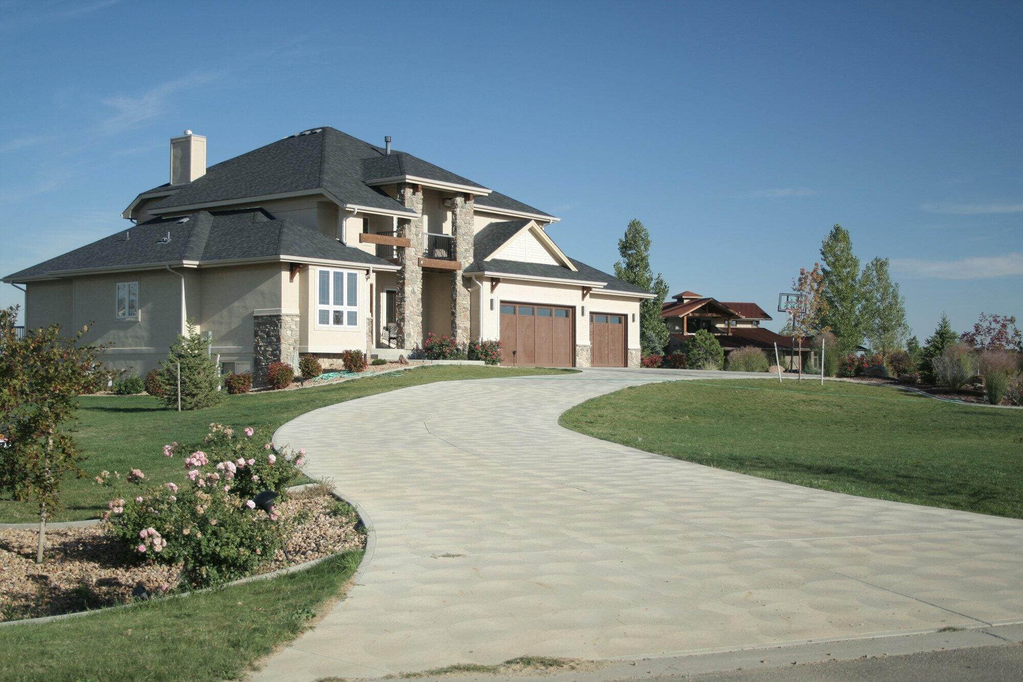 Driveway repair vs. replacing a driveway: which is right for you