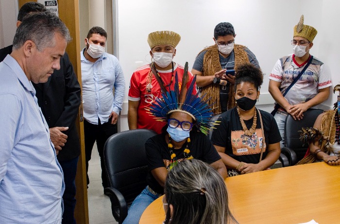 Alex da Piatã recebe professores indígenas, acompanha comerciantes de Ubaíra ao Desenbahia e fala dos investimentos em Crisópolis