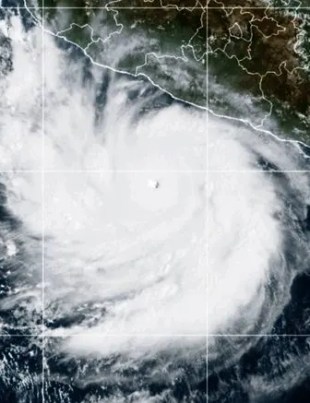 El Huracán Polo se vuelve “una de las tormentas más fuertes jamás registradas” impulsada por El Niño