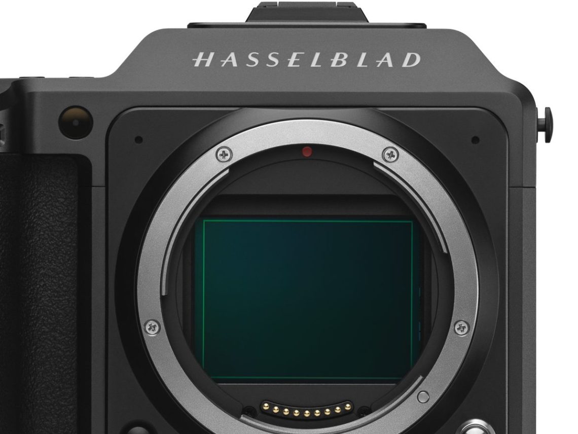 hasselblad-x2d-camerafront-view-x2d