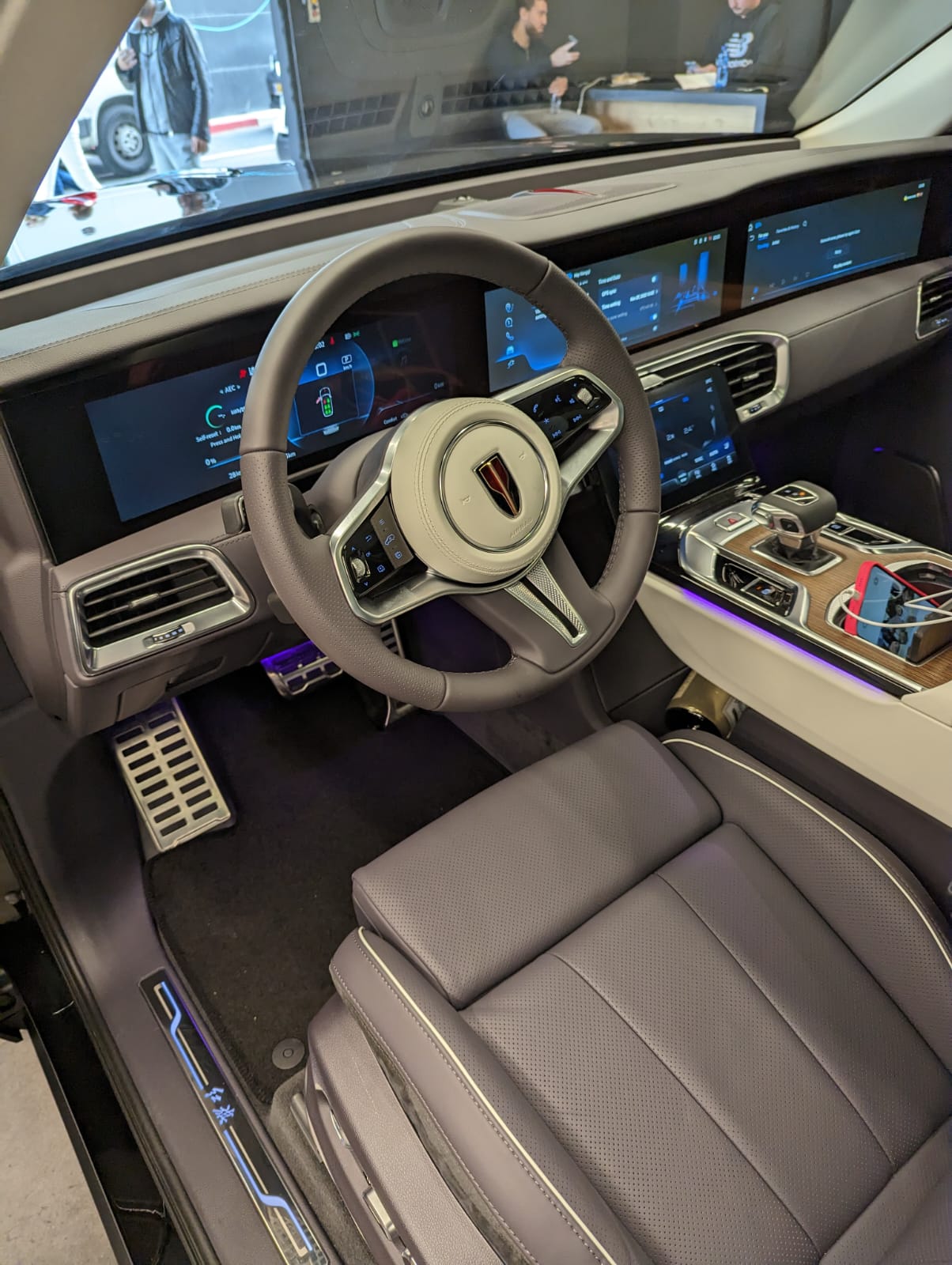 Hongqi 8