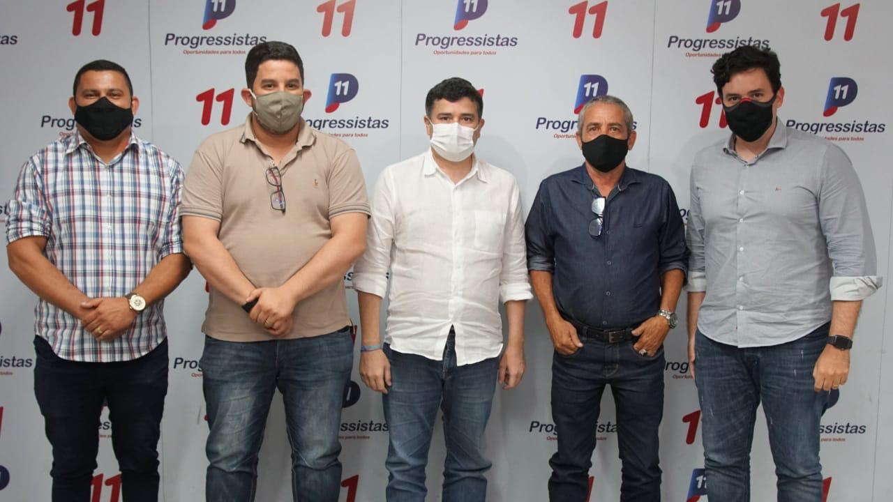 Eduardo da Fonte recebe vereadores Progressistas de Vitória de Santo Antão.