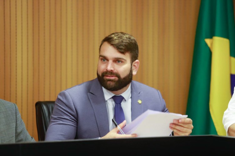 Gustavo Gouveia protocola PL solicitando transparência nos dados sobre vacinação contra a COVID-19