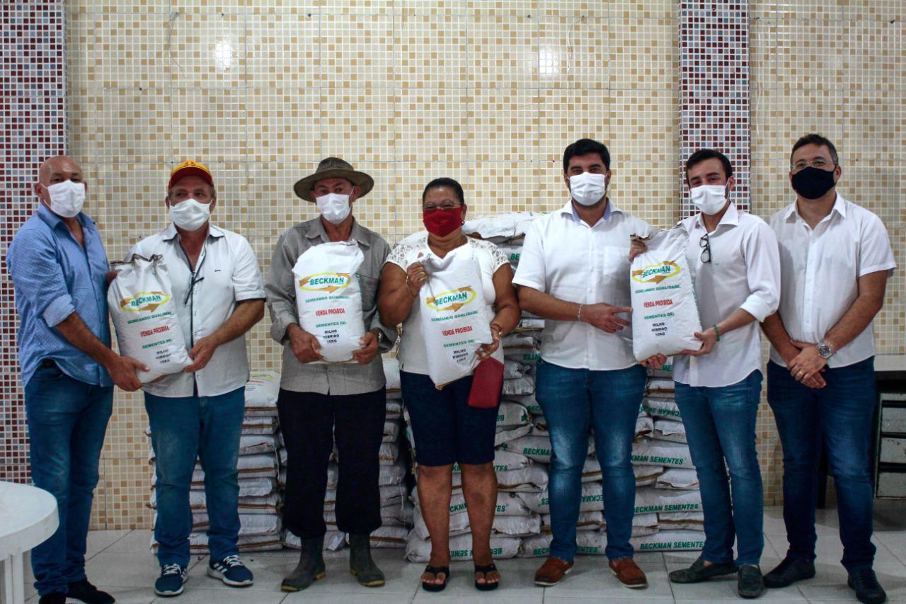 Lula da Fonte acompanha entrega de sementes do Programa Novo Campo no município de Cupira