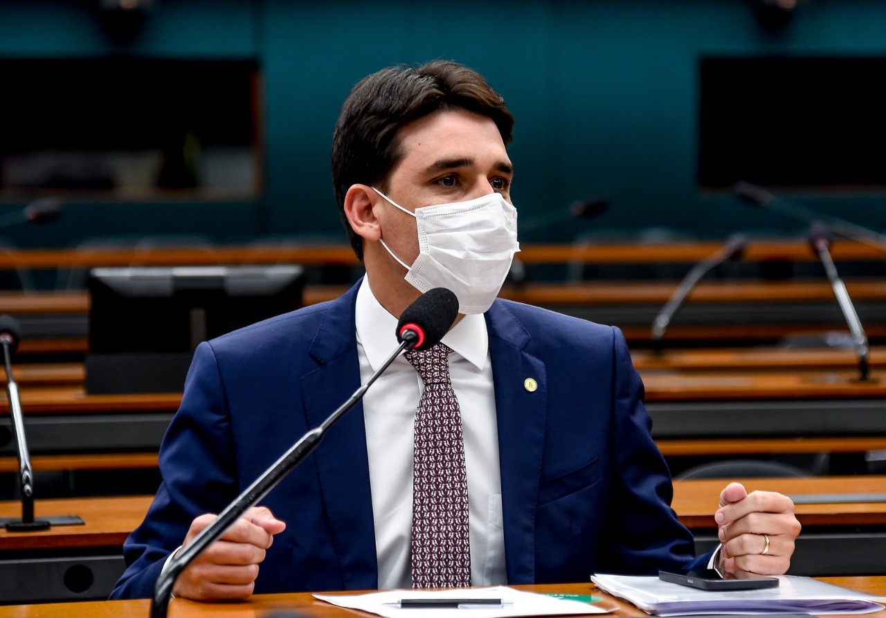 CCJ aprova relatório de Silvio Costa Filho à PEC que protege Lei da Informática