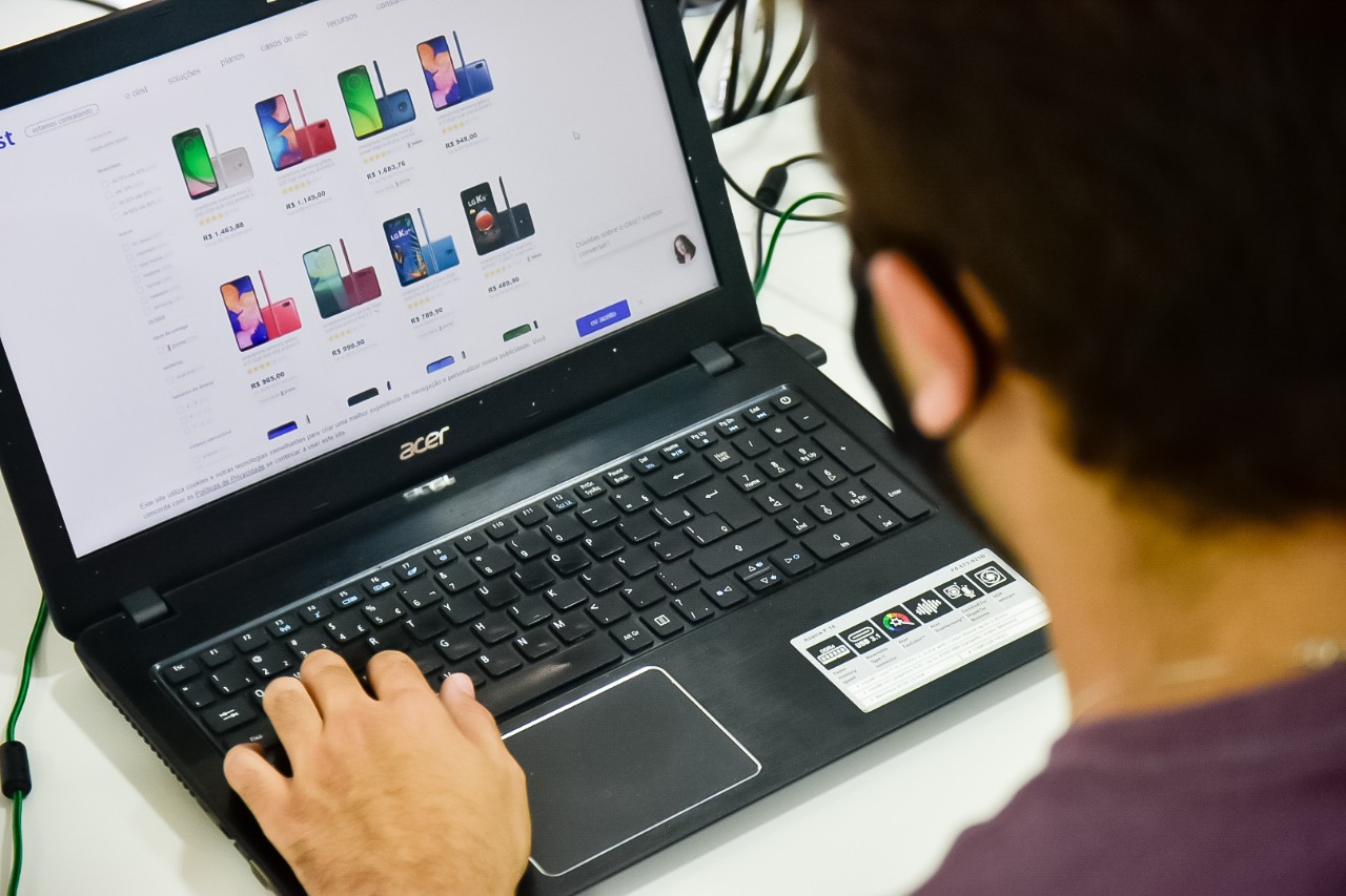 Procon Caruaru orienta sobre troca de presentes do Dia dos Namorados