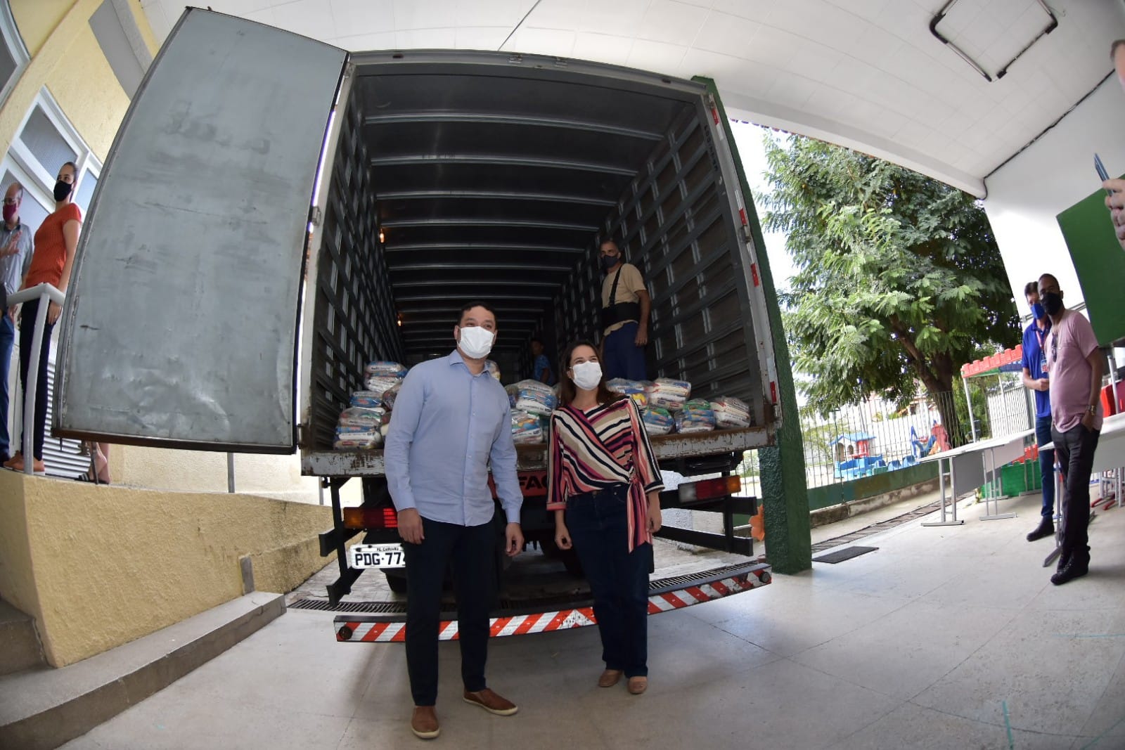 Transforma Caruaru recebe 400 cestas básicas da TV Jornal Interior