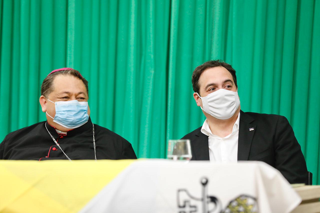 Paulo Câmara prestigia acolhida ao novo bispo de Palmares
