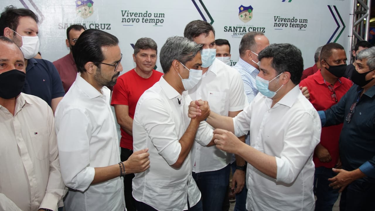 Eduardo da Fonte cumpre agenda no Agreste de Pernambuco e entrega, ao lado de Fábio Aragão, ambulâncias para Santa Cruz do Capibaribe