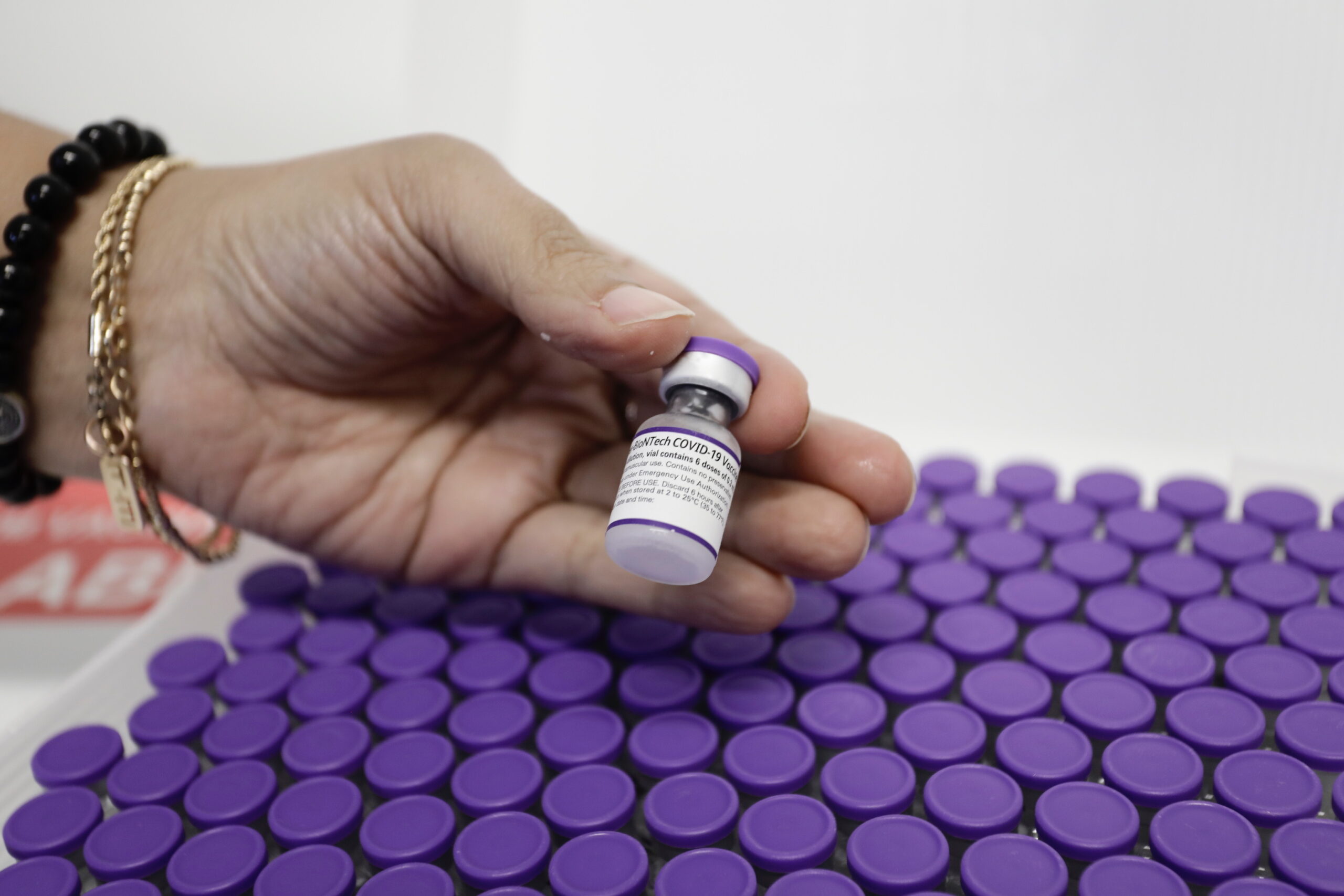 Mais 54,9 mil doses de vacinas da Pfizer chegam ao Estado