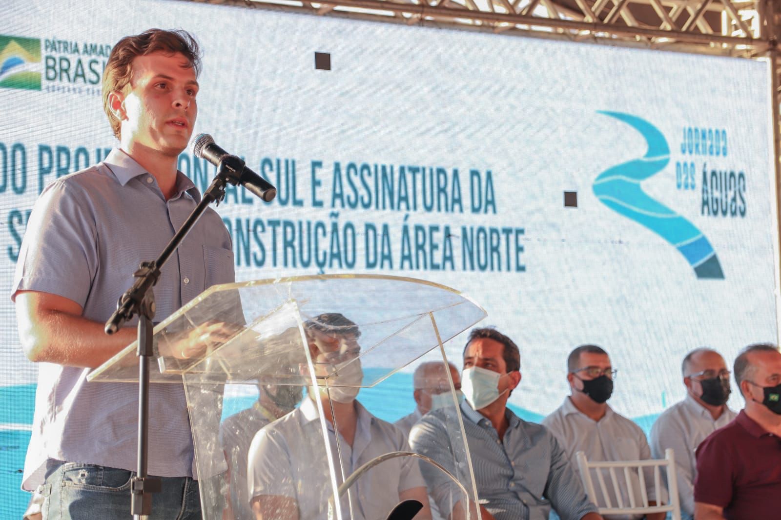 Miguel Coelho e ministro entregam primeira etapa de projeto de irrigação que vai gerar mais de 20 mil empregos